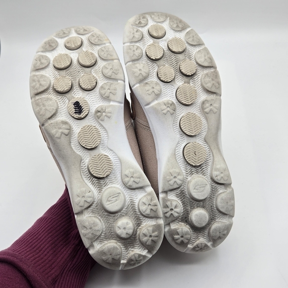 Skechers | Tan Goga Max Boat Shoes Size 8.5 - Picture 7 of 9